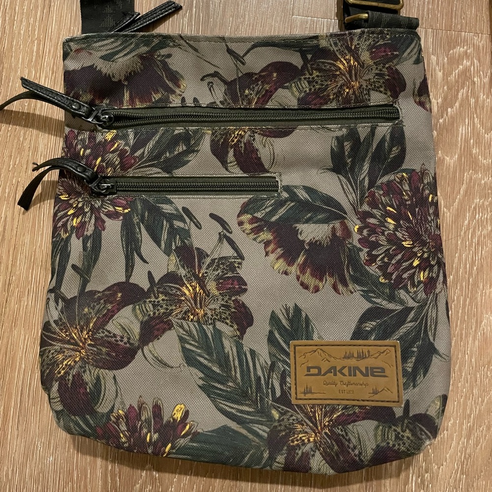 Dakine Crossbody